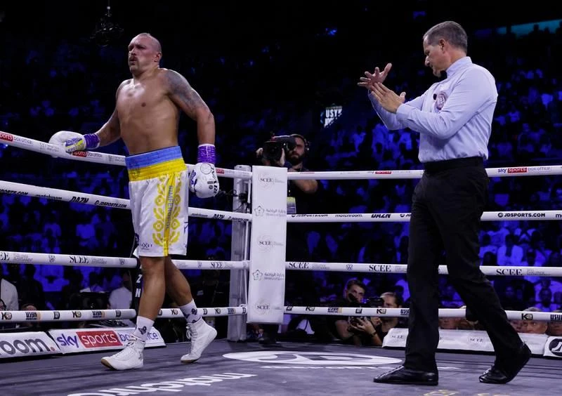 Và Usyk từng choáng váng vì những cú đánh thắt lưng của đối thủ. Usyk vẫn chủ động tấn công trực diện vào mặt Joshua. Đánh bại Joshua trong trận tái đấu, Usyk vẫn tiếp tục sở hữu bốn đai vô địch WBO,WBA, IBF, WBC. Và Usyk từng choáng váng vì những cú đánh thắt lưng của đối thủ. Usyk vẫn chủ động tấn công trực diện vào mặt Joshua. Đánh bại Joshua trong trận tái đấu, Usyk vẫn tiếp tục sở hữu bốn đai vô địch WBO,WBA, IBF, WBC.