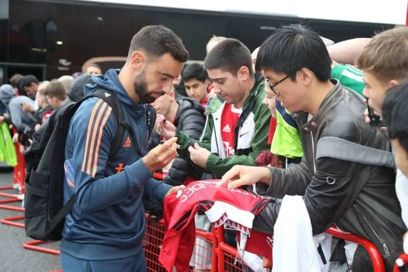 Nhưng điều không đổi ở fan MU vẫn là Glazer phải...out khỏi MU. ...Yêu MU nhưng căm thù Glazer.
