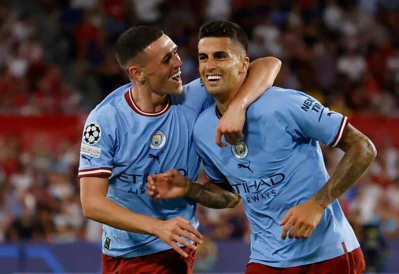 Hai bàn còn lại do công Phil Foden và Ruben Dias ghi. Một "phiên bản Ronaldo" thời sung mãn.
