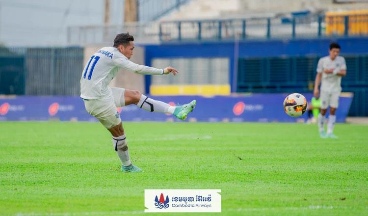 "Messi Campuchia" Chan Vathanaka là học trò của HLV Kim Pheakdey. Ảnh: K.T "Messi Campuchia" Chan Vathanaka là học trò của HLV Kim Pheakdey. Ảnh: K.T