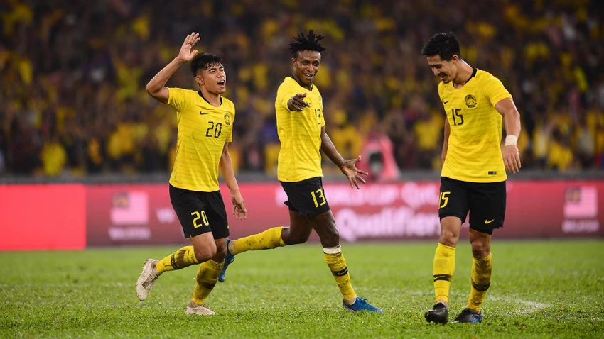 Trong một "shot ảnh" có đến hai cầu thủ nhập tịch trong tuyển Malaysia. Ảnh: FAM