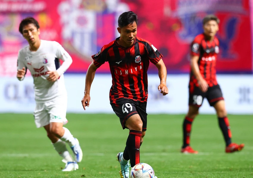 Supachok cũng từ Consadole Sapporo về đá King's Cup. Ảnh: J-League