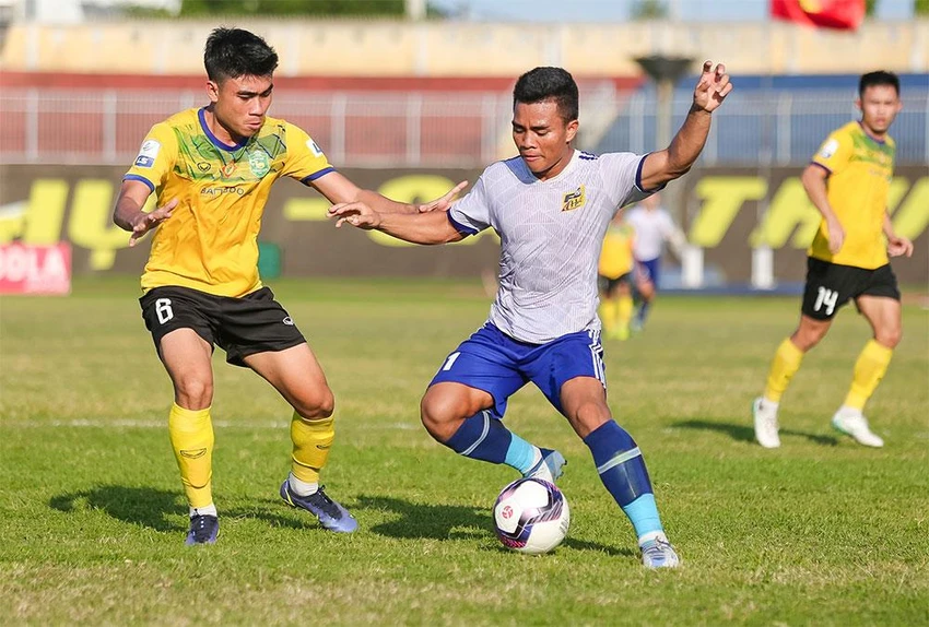 Cần Thơ (áo vàng) trong trận hòa Huế 1-1. Ảnh: VPF Cần Thơ (áo vàng) trong trận hòa Huế 1-1. Ảnh: VPF