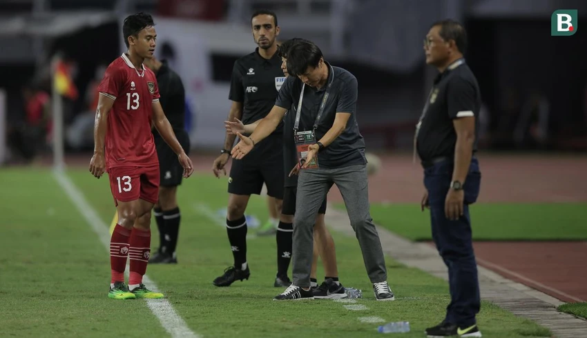 HLV Shin Tae-yong trong trận thắng U-20 VN 3-2. Ảnh: Bola.
