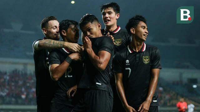 Dimas (giữa) có bàn ấn định tỉ số chung cuộc 3-2 cho Indonesia. Ảnh: Bola Dimas (giữa) có bàn ấn định tỉ số chung cuộc 3-2 cho Indonesia. Ảnh: Bola