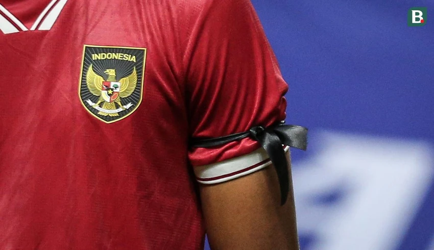 Các đội tuyển Indonesia gồm tuyển Futsal và U-17 đang thi đấu nước ngoài đeo dải băng tang trên tay. Nhiều nơi ở Indonesia tưởng niệm nạn nhân xấu số của thảm kịch 1-10. La Liga Tây Ban Nha và CLB Real Madrid tiến hành phút mặc niệm tưởng nhớ nạn nhân vụ Kanjuruhan. Tướng Mochamad Iriawan, Chủ tịch LĐBĐ Indonesia đi bên cạnh Tổng thống Widodo. Ông Iriawan đang chịu áp lực dư luận buộc từ chức.
