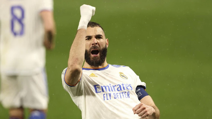 Lewandowski lấy Benzema ra nói về mình năm 2020. Ảnh: Getty