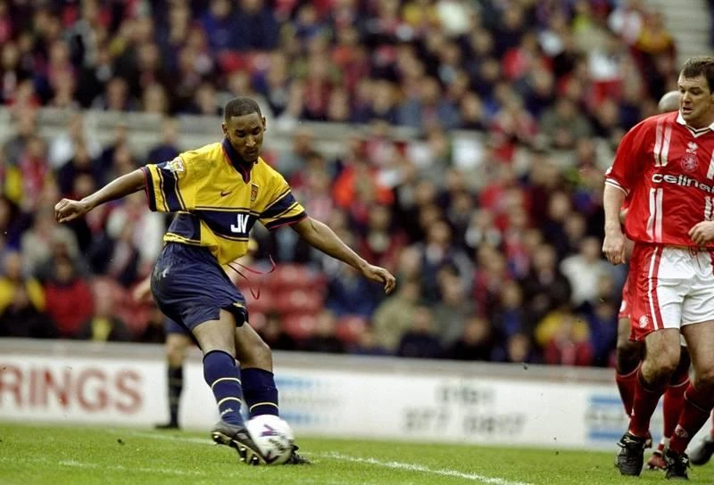 Nikolas Enelka- 224 bàn (Paris Saint-Germain 1, Arsenal 28, Real Madrid 7, PSG 18, Liverpool (cho mượn) 5, Manchester City 45, Fenerbahce 16, Bolton Wanderers 23, Chelsea 59, Shanghai Shenhua 4, Juventus (cho mượn) 0, West Bromwich Albion 2, Mumbai City 2, Pháp 14). Kylian Mbappe-213 bàn (Monaco 27, Paris Saint-Germain (cho mượn) 21, PSG 158, Pháp 24). Eric Cantona- 185 bàn (Auxerre 29, Martigues (cho mượn) 4, Marseille 14, Bordeaux (cho mượn) 8, Montpellier (cho mượn) 14, Nimes 2, Leeds United 14, Manchester United 82, Pháp 20). Zinedine Zidane - 156 bàn - (Cannes 6, Bordeaux 39, Juventus 31, Real Madrid 49, Pháp 31).