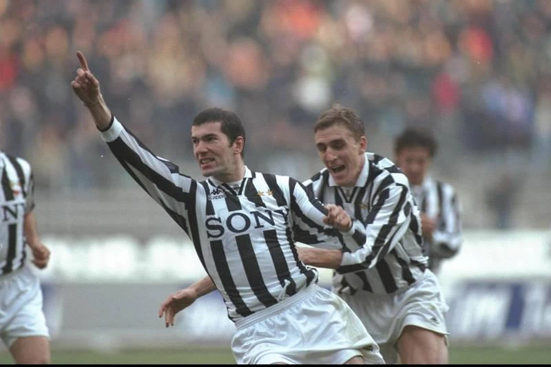 Zinedine Zidane - 156 bàn - (Cannes 6, Bordeaux 39, Juventus 31, Real Madrid 49, Pháp 31).