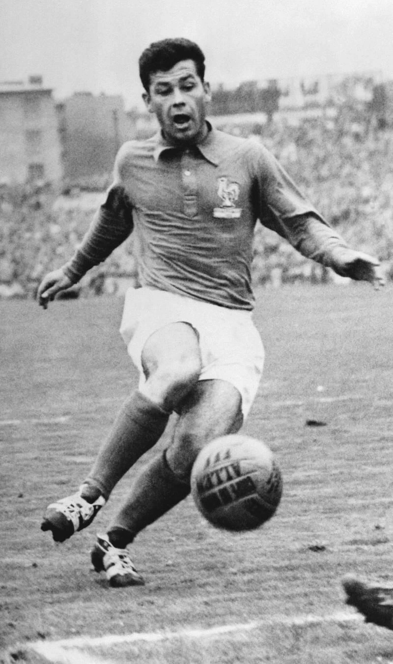 Just Fontaine- 288 bàn (USM Casablanca 62, Nice 51, Reims 145, France 30). Djibril Cisse- 280 bàn (Auxerre 90, Liverpool 24, (Marseille (cho mượn) 37, Sunderland (cho mượn) 11, Panathinaikos 55, Lazio 5, QPR 10, Al Gharafa 5, Kuban Krasnodar 5, Bastia 6, Saint Pierroise 0, Yverdon-Sport 23, Pháp 9). Antoine Griezmann- 270 bàn (Real Sociedad 52, Atletico Madrid 133, Barcelona 55, Atletico Madrid (cho mượn) 8, Pháp 42). Youri Djorkaeff-254 bàn (Grenoble 24, Strasbourg 25, Monaco 67, Paris Saint-Germain 19, Inter Milan 39, Kaiserslautern 18, Bolton Wanderers 21, Blackburn Rovers 0, Metro Stars 11, New York Red Bulls 2, Pháp 28). Nikolas Enelka- 224 bàn (Paris Saint-Germain 1, Arsenal 28, Real Madrid 7, PSG 18, Liverpool (cho mượn) 5, Manchester City 45, Fenerbahce 16, Bolton Wanderers 23, Chelsea 59, Shanghai Shenhua 4, Juventus (cho mượn) 0, West Bromwich Albion 2, Mumbai City 2, Pháp 14). Kylian Mbappe-213 bàn (Monaco 27, Paris Saint-Germain (cho mượn) 21, PSG 158, Pháp 24). Eric Cantona- 185 bàn (Auxerre 29, Martigues (cho mượn) 4, Marseille 14, Bordeaux (cho mượn) 8, Montpellier (cho mượn) 14, Nimes 2, Leeds United 14, Manchester United 82, Pháp 20). Zinedine Zidane - 156 bàn - (Cannes 6, Bordeaux 39, Juventus 31, Real Madrid 49, Pháp 31).