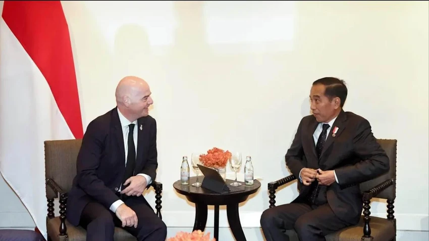 Chủ tịch FIFA nói một câu nổi tiếng ở Phủ Tổng thống Indonesia: "Chúng tôi đã đến đây với các bạn, chúng tôi, đội ngũ FIFA giàu kinh nghiệm sẽ giúp các bạn nâng cấp an toàn bóng đá".