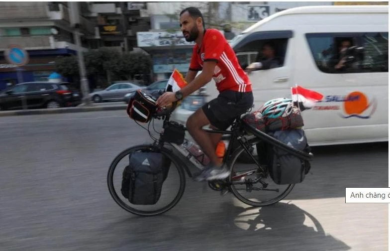 Chàng thanh niên Mohamad Nufam đạp xe 5.000km đến Nga xem World Cup 2018. Ảnh: Getty