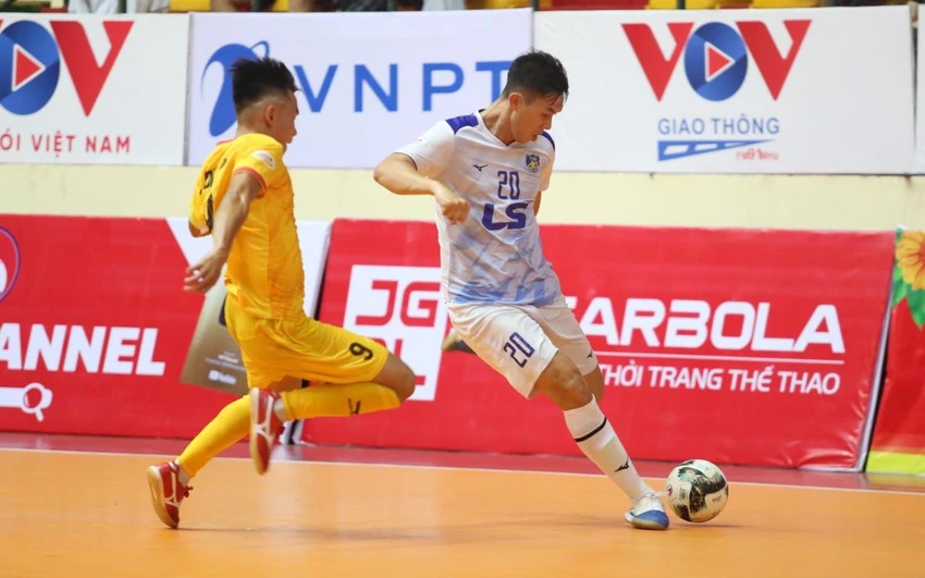 Thái Sơn Nam (trắng) chính thức thành cựu vô địch. Ảnh: VFF Thái Sơn Nam (trắng) chính thức thành cựu vô địch. Ảnh: VFF
