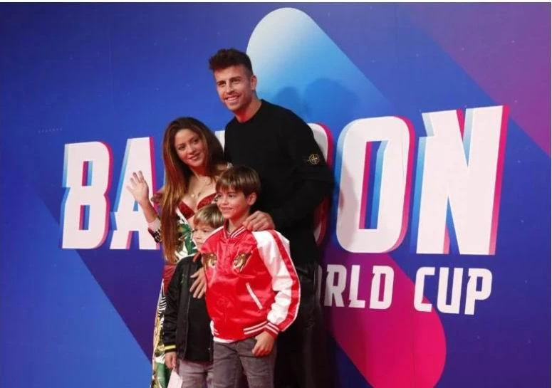 Theo thỏa thuận hai con trai Milan và Shasha được sống với mẹ. Ảnh: Reuters Pique và Shakira