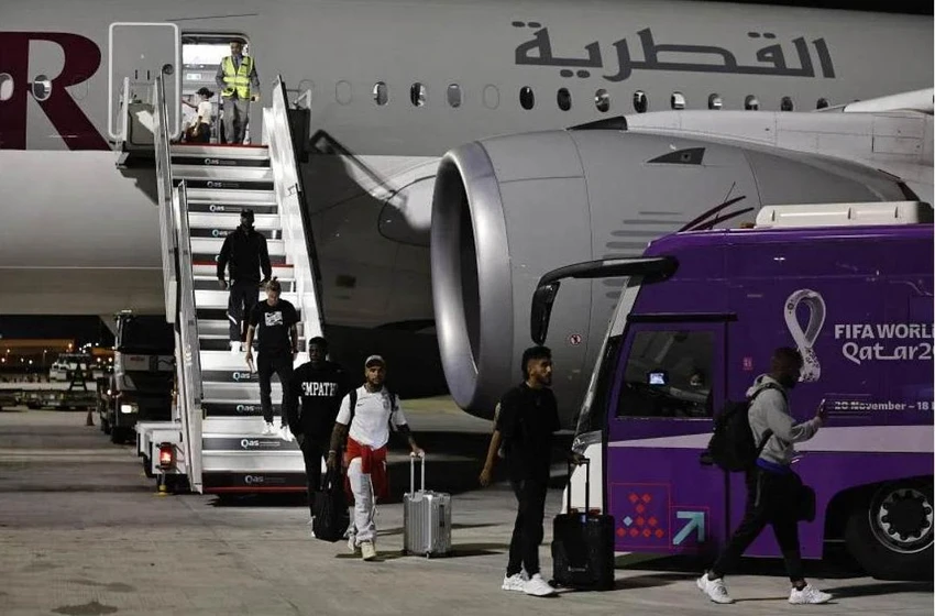 Chuyến bay của Qatar Airways chở tuyển Mỹ đến sân bay Hamad xông đất sân bay mới và là đội tuyển đầu tiên đến Qatar. Ảnh: Reuters Chuyến bay của Qatar Airways chở tuyển Mỹ đến sân bay Hamad xông đất sân bay mới và là đội tuyển đầu tiên đến Qatar. Ảnh: Reuters