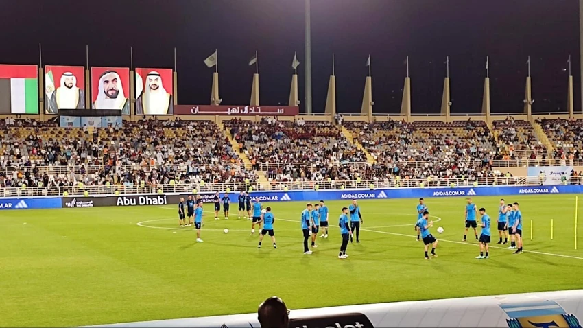 Tuyển Argentina tập trên sân Mohamad Bin Zayed chiều 14-11. Ảnh: K.T Tuyển Argentina World cup