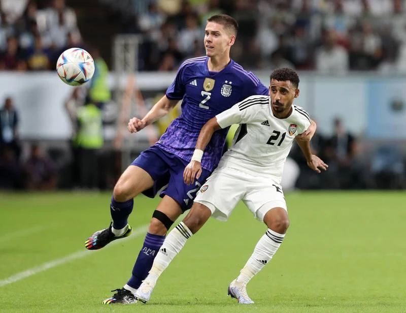 Tuyển UAE cũng chỉ tầm tầm châu Á mà thôi. Messi và đồng đội có "cử tập nhẹ" trên sân Mohammad Al Zayed. Tuyển UAE cũng chỉ tầm tầm châu Á mà thôi. Messi và đồng đội có "cử tập nhẹ" trên sân Mohammad Al Zayed.