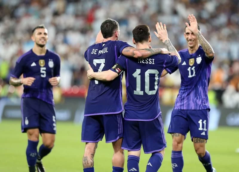 Nhưng rõ ràng UAE không phải là đối thủ của Argentina. Nhưng rõ ràng UAE không phải là đối thủ của Argentina.
