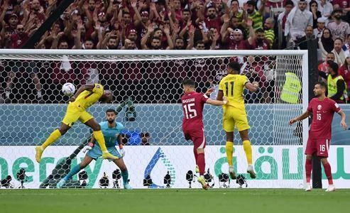 Enner Valencia đánh đầu ghi bàn thứ hai cho Ecuador. Ảnh: Getty Enner Valencia đánh đầu ghi bàn thứ hai cho Ecuador. Ảnh: Getty