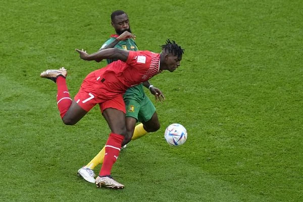 Cameroon kém còn Thụy Sĩ cũng không quá hay. Ảnh: Getty
