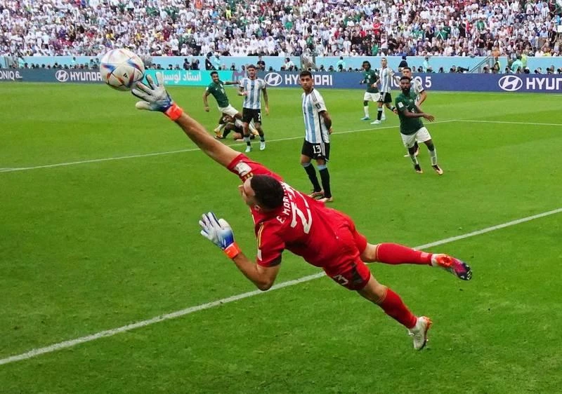 Hai bàn thắng của Al Dawsari và Al Shehri (Saudi Arabia) khiến Argentina rơi vào bi kịch, nếu thua Mexico thì họ xách va ly về nước. Ảnh: Getty