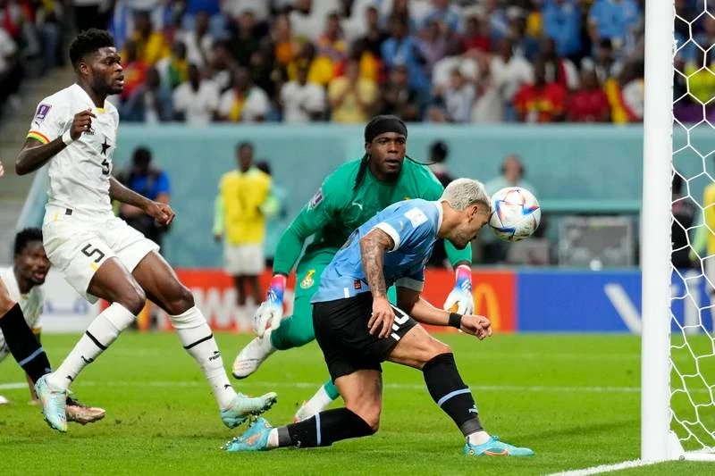 Dù thua 0-2, nhưng Ghana chơi giàu trách nhiệm trước sức ép cực khủng tìm bàn thắng thứ ba, nhưng bất thành của Uruguay. Hàn Quốc vỡ òa sau 8 phút bù giờ dài hơn thế kỷ ở trận Ghana-Uruguay.