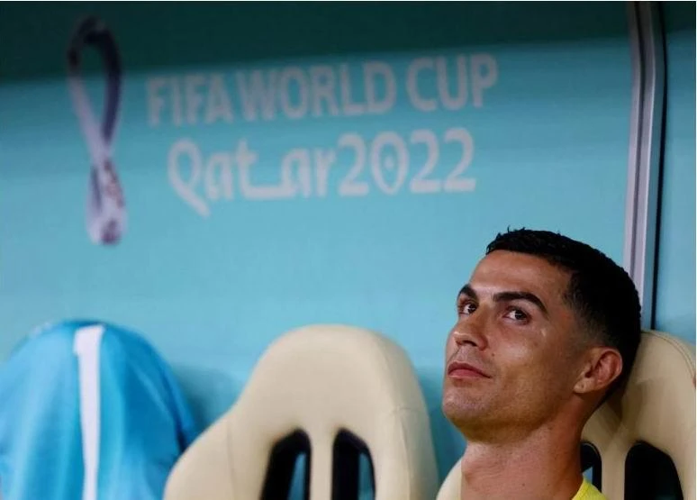 Ronaldo kém vui mỗi khi ngồi băng ghế dự bị. Ảnh: Reuters. Ronaldo kém vui mỗi khi ngồi băng ghế dự bị. Ảnh: Reuters.