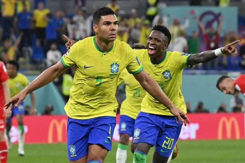 Vinicius Jr và ông anh Casemiro. Ảnh: Getty