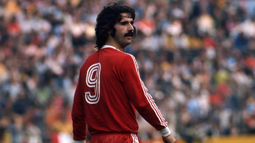 Thứ ba thuộc về huyền thoại Đức - Gerd Muller, ông ghi được 10 bàn cho Tây Đức tại VCK World Cup 1970. Ảnh: Getty Thứ ba thuộc về huyền thoại Đức - Gerd Muller, ông ghi được 10 bàn cho Tây Đức tại VCK World Cup 1970. Ảnh: Getty