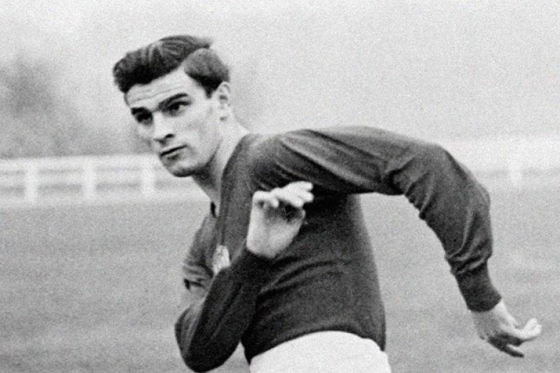 Vị trí thứ nhì thuộc về huyền thoại Hungary - Sandor Kocsis, ông đã ghi 11 bàn ở VCK World Cup 1954 tại Thụy Sĩ. Ông mất năm 1979 khi mới 49 tuổi. Ông là người ghi hat trick (2 lần) tại World Cup này. Và ông cũng ghi 6 bàn thắng giúp Hungary vô địch Olympic 1952. Ảnh: Twitter. Thứ ba thuộc về huyền thoại Đức - Gerd Muller, ông ghi được 10 bàn cho Tây Đức tại VCK World Cup 1970. Ảnh: Getty Vị trí thứ nhì thuộc về huyền thoại Hungary - Sandor Kocsis, ông đã ghi 11 bàn ở VCK World Cup 1954 tại Thụy Sĩ. Ông mất năm 1979 khi mới 49 tuổi. Ông là người ghi hat trick (2 lần) tại World Cup này. Và ông cũng ghi 6 bàn thắng giúp Hungary vô địch Olympic 1952. Ảnh: Twitter. Thứ ba thuộc về huyền thoại Đức - Gerd Muller, ông ghi được 10 bàn cho Tây Đức tại VCK World Cup 1970. Ảnh: Getty