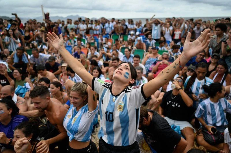 Fan Argentina khắp thế giới ăn mừng ra sao? ảnh 1