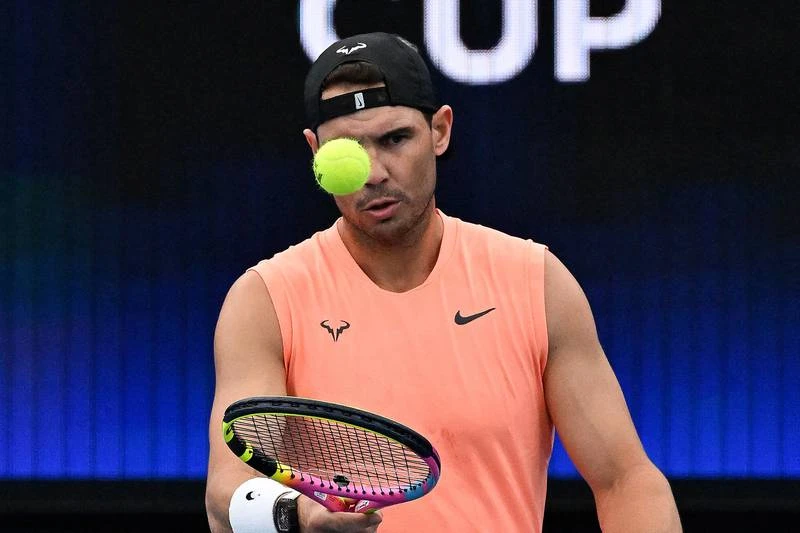 Hồi tháng 1 năm 2022 này khi Djokovic bị đuổi khỏi Úc, Nadal dễ dàng lên ngôi ở thể loại sân tổng hợp mà Djokovic mới là số 1. Ảnh: Getty Djokovic, 35 tuổi có 21 danh hiệu Grand Slam, còn Nadal, 36 tuổi có 22 danh hiệu. Ảnh: Getty Hồi tháng 1 năm 2022 này khi Djokovic bị đuổi khỏi Úc, Nadal dễ dàng lên ngôi ở thể loại sân tổng hợp mà Djokovic mới là số 1. Ảnh: Getty Djokovic, 35 tuổi có 21 danh hiệu Grand Slam, còn Nadal, 36 tuổi có 22 danh hiệu. Ảnh: Getty