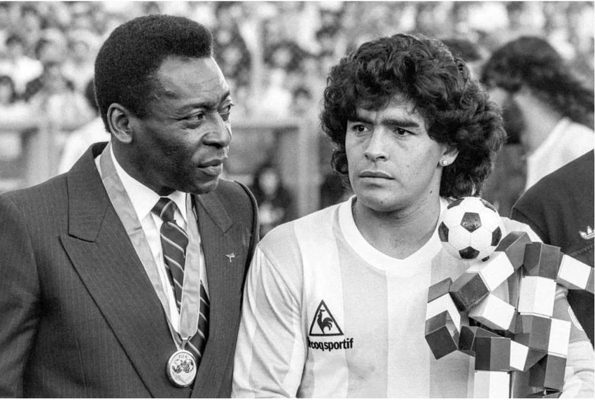 Pele về...nơi ấy cùng ông bạn Maradona. Ảnh: Getty Pele về...nơi ấy cùng ông bạn Maradona. Ảnh: Getty