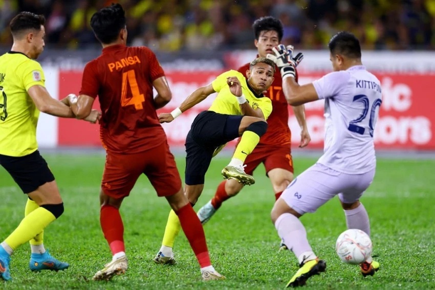 Faisal Halim ghi bàn duy nhất trận từ tình huống này ở phút 12. Ảnh: CTP Faisal Halim ghi bàn duy nhất trận từ tình huống này ở phút 12. Ảnh: CTP