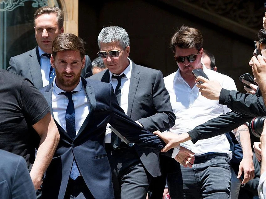 Bố Lionel Messi, ông Jorge luôn là đạo diễn cho những phi vụ của con trai. Ảnh: Getty