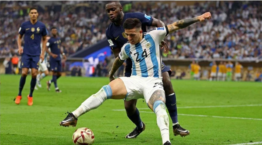 Chelsea "ném tiền qua cửa sổ" mua những hảo thủ trong đó có Enzo Fernandez là phí phạm? Ảnh: AFP Chelsea "ném tiền qua cửa sổ" mua những hảo thủ trong đó có Enzo Fernandez là phí phạm? Ảnh: AFP