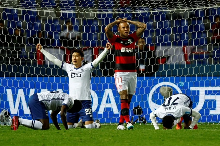 Al Hilal (áo đỏ-đen) vào chung kết FIFA Club World Cup đang diễn ra ở Morocco. Ảnh: Getty Al Hilal (áo đỏ-đen) vào chung kết FIFA Club World Cup đang diễn ra ở Morocco. Ảnh: Getty