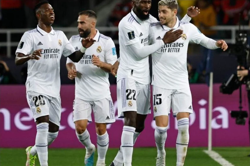 Vinicius Jr, Valverde có cú đúp và Benzema có bàn còn lại trong chiến thắng 5-3 của đội bóng hoàng gia Tây Ban Nha. Ảnh: EPA Sự nỗ lực của Al Hilal tạo nên một trận đấu rất cống hiến, dù thua nhưng nhà vô địch châu Á ghi được ba bàn....không phải là chuyện đơn giản. Ảnh: AFC David Alaba chúc mừng bàn thắng của Valverde. Ảnh: AFP Lên ngôi vô địch FIFA Club World Cup, HLV Ancelotti "tăng điểm" trong cuộc chạy đua danh hiệu HLV xuất sắc nhất thế giới của FIFA cùng với đồng nghiệp Scaloni của Argentina và Pep Guardiola của Man City. Đánh bại Al Hilal và vô địch, Real Madrid lên ngôi giải này lần thứ tám. Ảnh: EPA