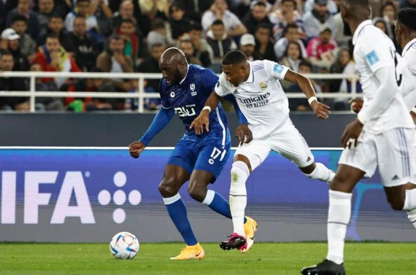Real Madrid làm chủ trận chung kết và kiểm soát bóng đến 70% và họ có bàn ở ngay phút 13. Ảnh: AFC Vinicius Jr, Valverde có cú đúp và Benzema có bàn còn lại trong chiến thắng 5-3 của đội bóng hoàng gia Tây Ban Nha. Ảnh: EPA Sự nỗ lực của Al Hilal tạo nên một trận đấu rất cống hiến, dù thua nhưng nhà vô địch châu Á ghi được ba bàn....không phải là chuyện đơn giản. Ảnh: AFC David Alaba chúc mừng bàn thắng của Valverde. Ảnh: AFP Lên ngôi vô địch FIFA Club World Cup, HLV Ancelotti "tăng điểm" trong cuộc chạy đua danh hiệu HLV xuất sắc nhất thế giới của FIFA cùng với đồng nghiệp Scaloni của Argentina và Pep Guardiola của Man City. Đánh bại Al Hilal và vô địch, Real Madrid lên ngôi giải này lần thứ tám. Ảnh: EPA