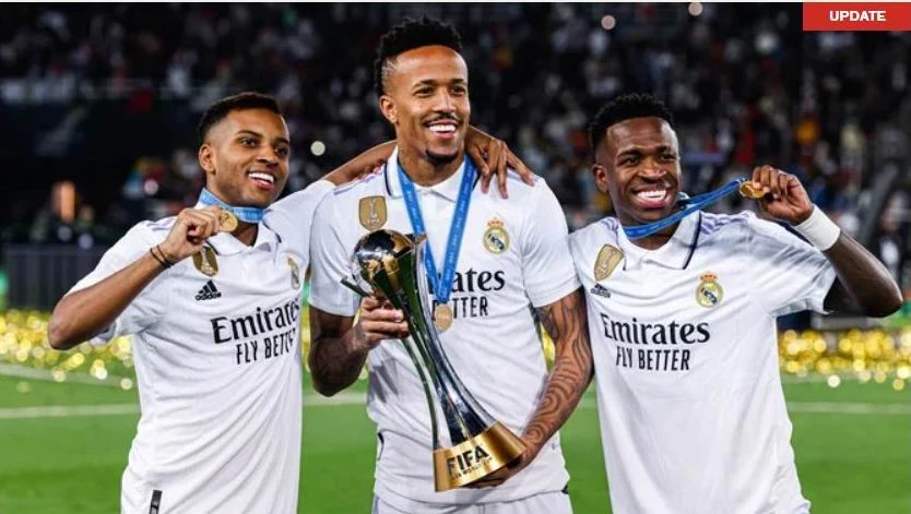 Lên ngôi vô địch FIFA Club World Cup, HLV Ancelotti "tăng điểm" trong cuộc chạy đua danh hiệu HLV xuất sắc nhất thế giới của FIFA cùng với đồng nghiệp Scaloni của Argentina và Pep Guardiola của Man City. Đánh bại Al Hilal và vô địch, Real Madrid lên ngôi giải này lần thứ tám. Ảnh: EPA