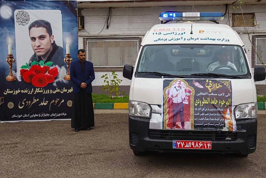 Đám tang của một trong ba cầu thủ Iran qua đời vì động đất ở Thổ Nhĩ Kỳ. Ảnh: Getty
