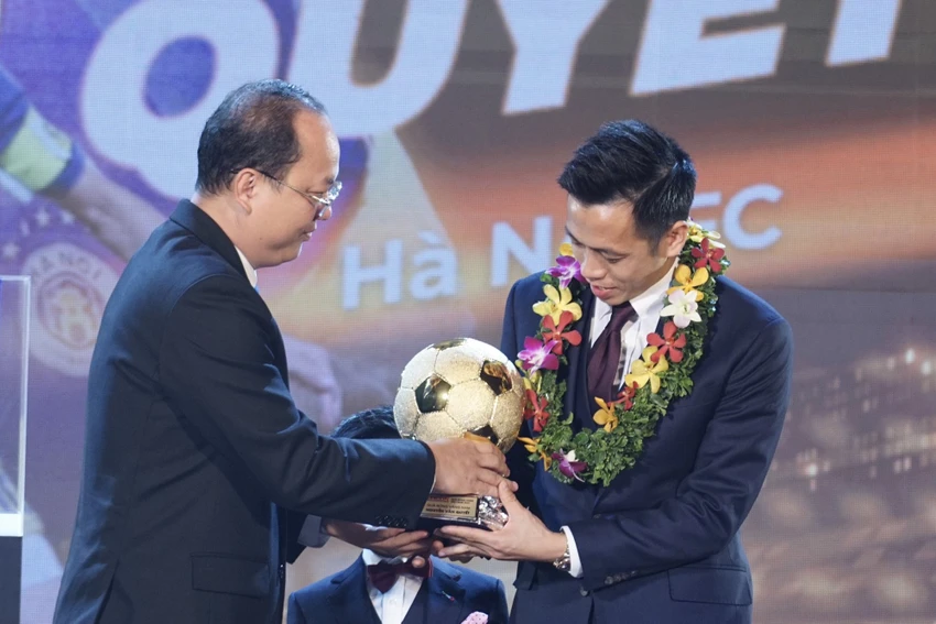 Văn Quyết xứng đáng nhận QBV 2022. Ảnh: ANH PHƯƠNG Văn Quyết xứng đáng nhận QBV 2022. Ảnh: ANH PHƯƠNG