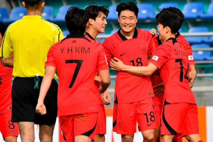 U-20 Hàn Quốc chỉ chơi như cử tập mà "quân xanh" Oman lại quá yếu. Ảnh: AFC U-20 Hàn Quốc chỉ chơi như cử tập mà "quân xanh" Oman lại quá yếu. Ảnh: AFC
