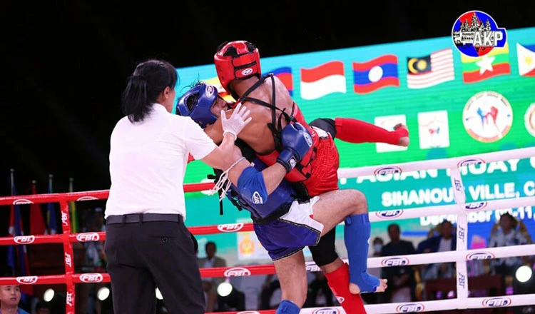 Thủ tướng Hun Sen "chốt" không gọi kun Khmer mà cũng chẳng gọi Muay Thai mà là kickboxing. Ảnh: K.T Thủ tướng Hun Sen "chốt" không gọi kun Khmer mà cũng chẳng gọi Muay Thai mà là kickboxing. Ảnh: K.T
