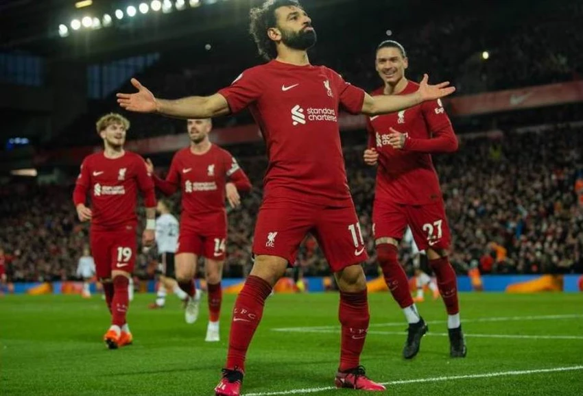 Nhà vô địch League Cup-MU để cho đội chủ sân Anfield...nhảy múa. Ảnh: Getty Nhà vô địch League Cup-MU để cho đội chủ sân Anfield...nhảy múa. Ảnh: Getty