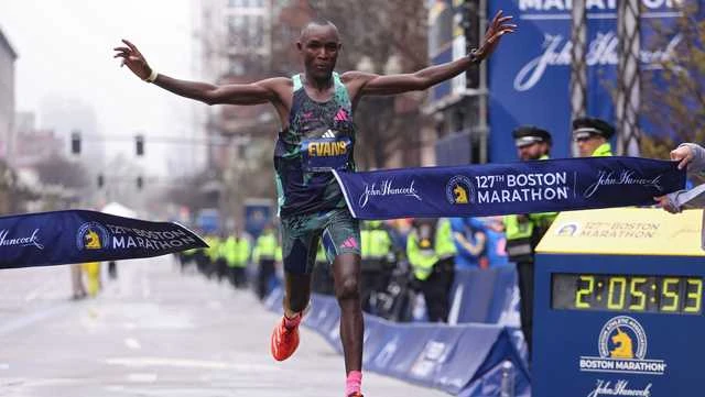 Evans Chebet bảo vệ thành công ngôi vô địch. Ảnh: Reuters. Evans Chebet bảo vệ thành công ngôi vô địch. Ảnh: Reuters.