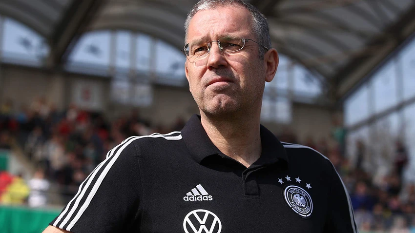 HLV Michael Feichtenbeiner dẫn dắt U-22 Myanmar dự SEA Games 32. Ảnh: Getty
