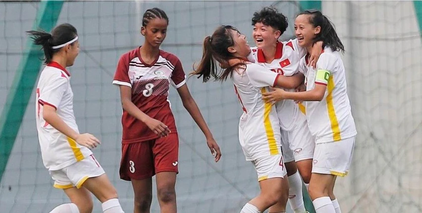 Các cô gái U-17 Việt Nam dễ dàng năm lần chọc thủng lưới Palestine. Ảnh: AFC