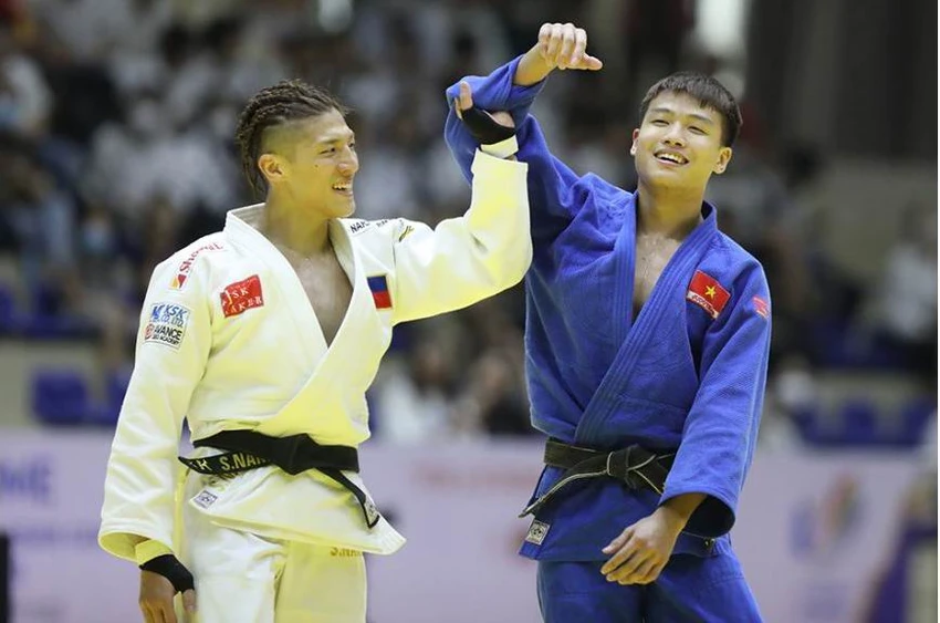 Theo tính toán, Shugen Nagano (trắng) sẽ vào tranh HCV cùng võ sĩ Campuchia gốc Ukraine hạng 66kg. Ảnh: Getty Theo tính toán, Shugen Nagano (trắng) sẽ vào tranh HCV cùng võ sĩ Campuchia gốc Ukraine hạng 66kg. Ảnh: Getty