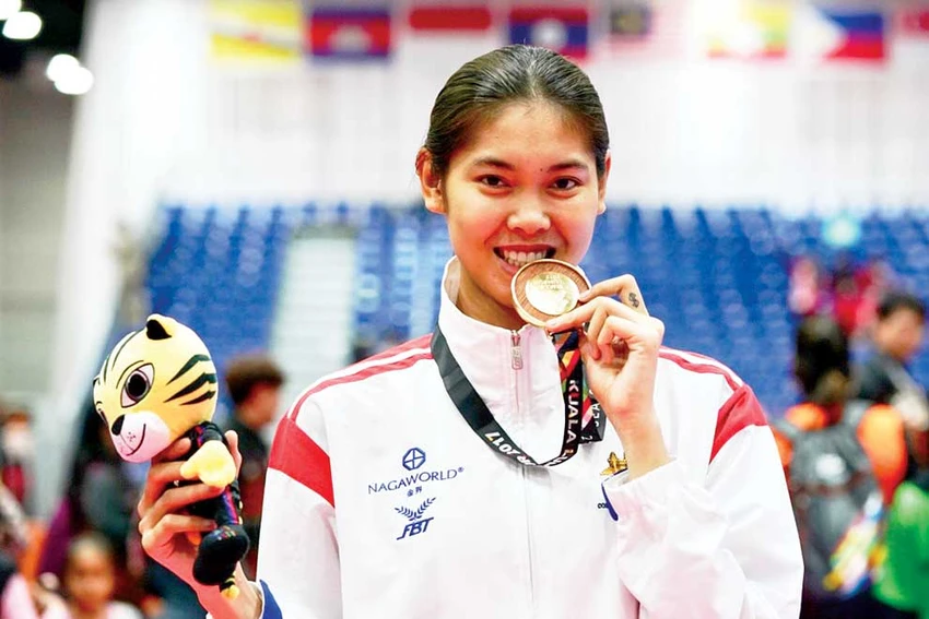Sorn Seavmey từng lên bục cao nhất ở các kỳ SEA Games, Asiad, cầm cờ ở Olympic... Ảnh: K.T Sorn Seavmey từng lên bục cao nhất ở các kỳ SEA Games, Asiad, cầm cờ ở Olympic... Ảnh: K.T